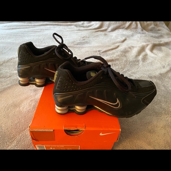 nike shox r4 boys